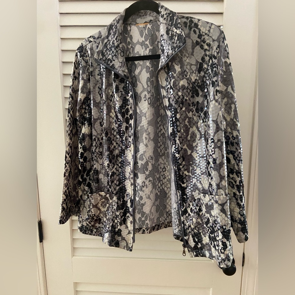 Stylish zip up jacket